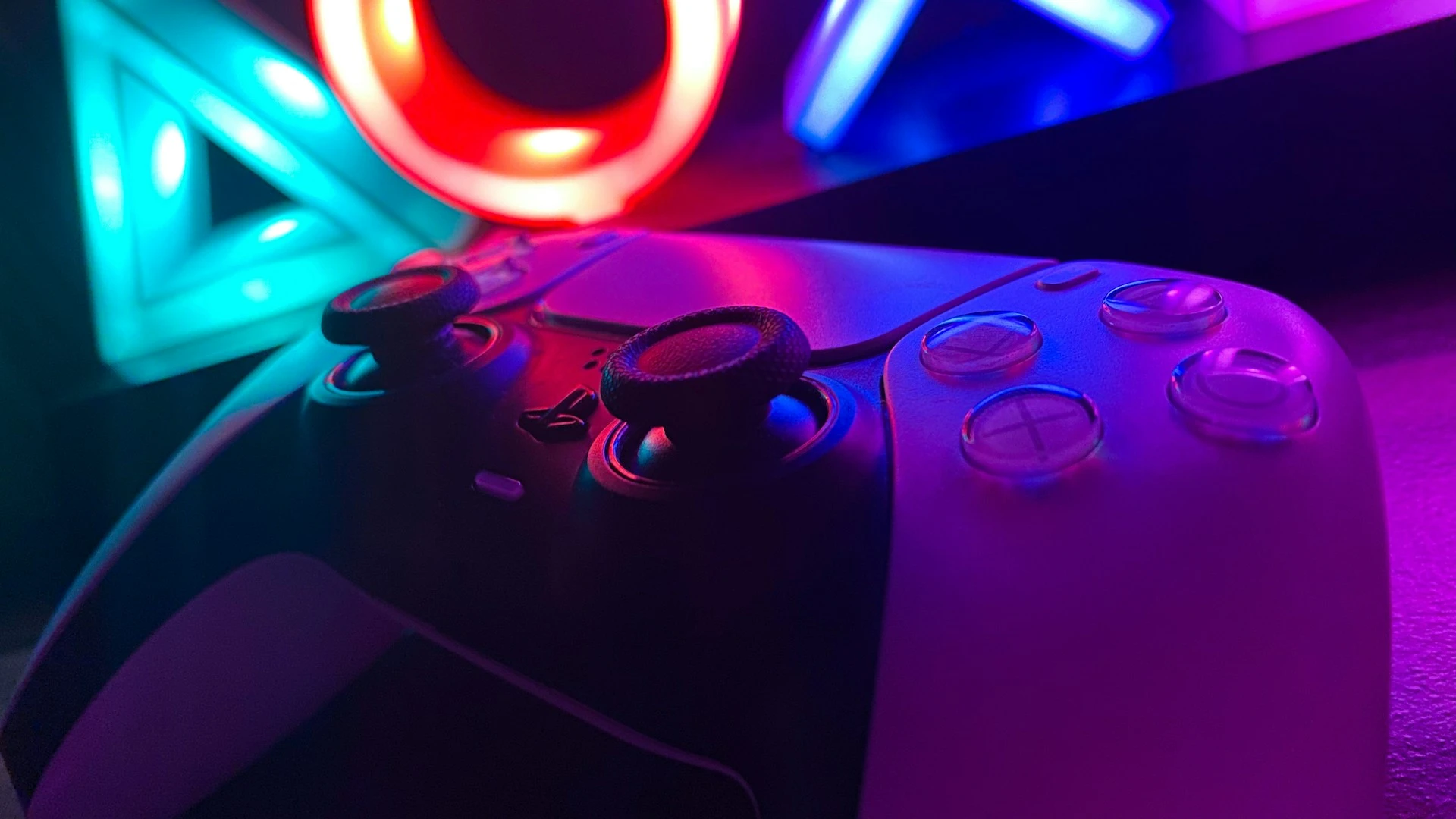 Sony تطلق خدمة Live TV مجانية على PS5: تحول الجهاز إلى مركز ترفيهي متكامل